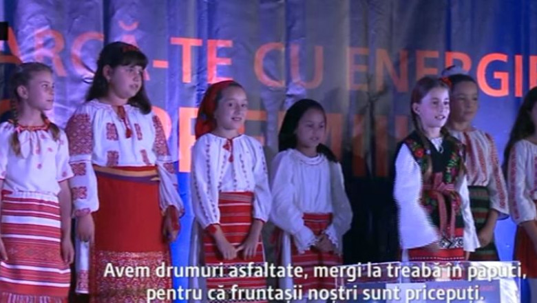 Dansuri si lumina. Becurile economice, asteptate cu „brigada de agitatie”, intr-o comuna din Giurgiu Imagine