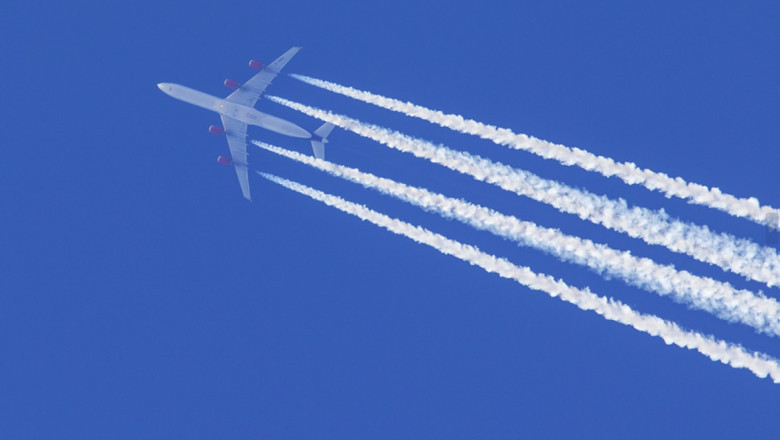 Darele lasate pe cer de aeronave, in atentia Comisiei Europene. Obligatiile impuse companiilor aeriene Imagine