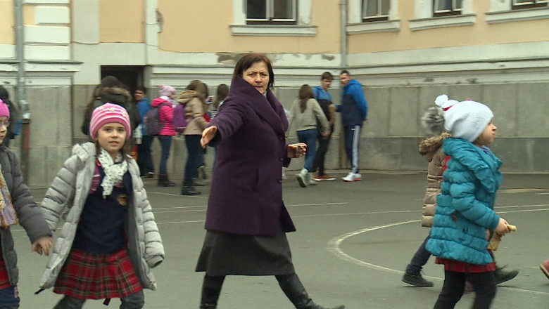 Dascalii nu vor sa fie gardieni. Liderii sindicali spun ca profesorii de serviciu nu pot supraveghea elevii in pauze Imagine