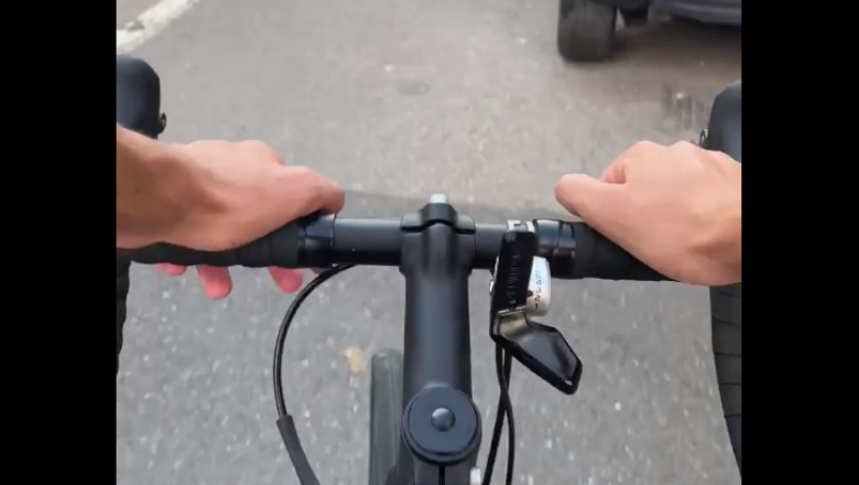 David Popovici, victima unui fake news care anunta ca si-ar fi cumparat un bolid de lux: Mie imi place sa merg pe bicicleta Imagine