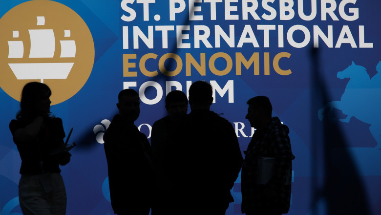 „Davosul” lui Putin, umbrit de razboi si stagnare economica. Fratii Tate si influencerita Candace Owens, printre invitati