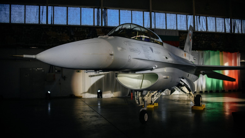 De ce Bulgaria a primit doar doua avioane de lupta F-16 de la americani, iar unul dintre ele este deja defect Imagine
