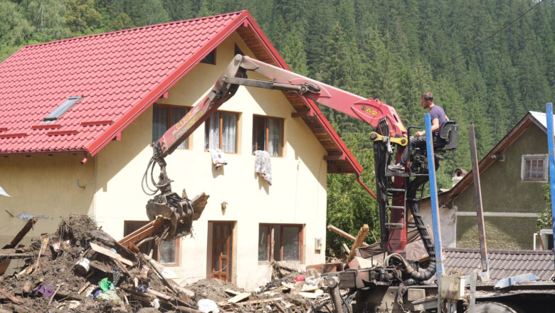 De ce este nevoie ca voluntarii care ajung in zonele cu inundatii sa se inregistreze in prealabil. Precizarile Ministerului de Interne Imagine