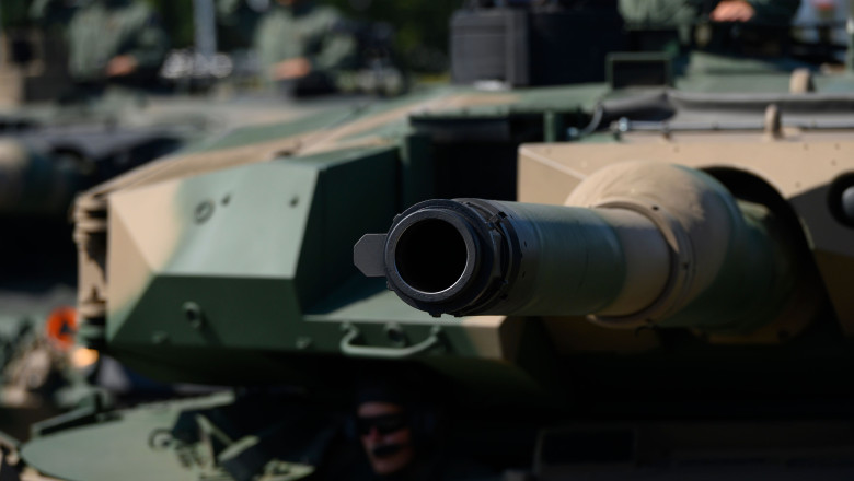 De ce europenii pariaza pe tancuri, cand dronele le arunca in aer pe campul de lupta din Ucraina. Un razboi NATO-Rusia ar fi diferit Imagine