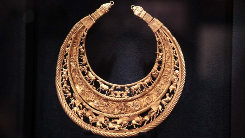 De ce jefuieste Putin muzeele din Ucraina: Rusia vrea sa stearga istoria Ucrainei furandu-i tezaurul (The Guardian) Imagine