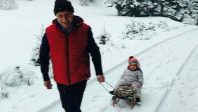 De ce ne „bombardeaza” politicienii cu fotografii in care apar alaturi de copii Imagine