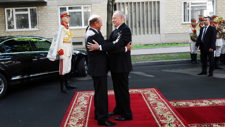 De ce pledeaza T. Basescu pentru reducerea taxelor consulare. Iulian Fota: Din simpatie pentru moldoveni Imagine