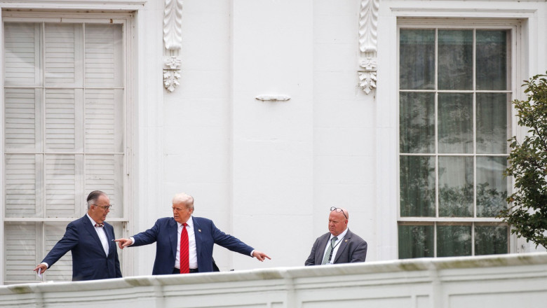 De ce s-a urcat Donald Trump pe acoperisul unei cladiri din complexul Casei Albe si gluma „nucleara” pe care a facut-o Imagine