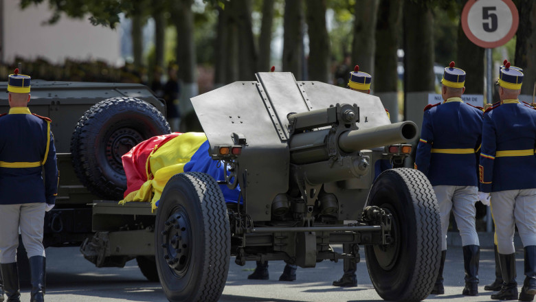 De ce sefii de stat, inmormantati cu onoruri militare, sunt transportati pe un afet de tun. Cine a instituit aceasta traditie Imagine