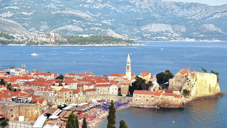 De frica, sau din superstitie, multi romani si-au anulat vacantele in Muntenegru Imagine