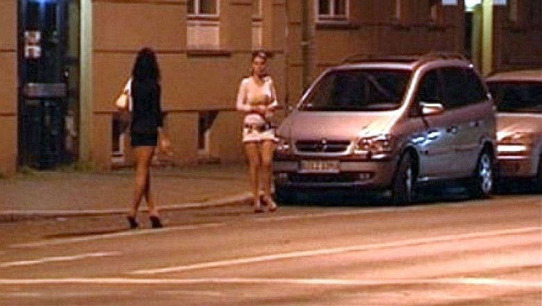 De la 1 februarie 2014, prostitutia nu se mai pedepseste cu inchisoarea, ci cu amenda. Sunt pasibili de detentie doar proxenetii si traficantii de carne vie Imagine