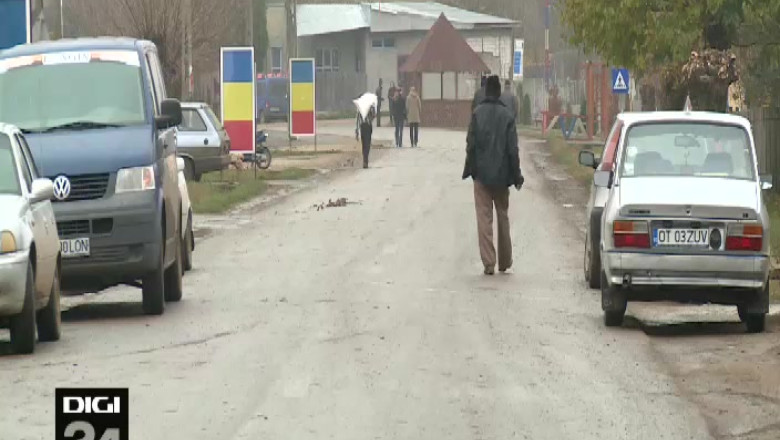 De la biserica, la sectia de votare. Primarul si preotul i-au indemnat pe oameni sa mearga la vot    Imagine