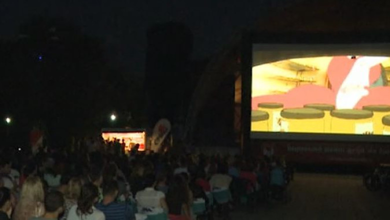 De la Cannes, la Timisoara. Filme proiectate pe un ecran gonflabil urias Imagine