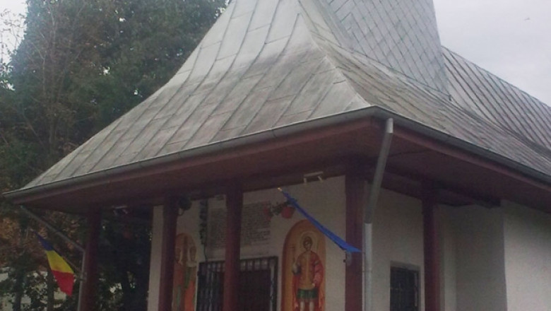 De la club, la biserica. Petrecaretii din Mamaia se pot cununa in doua capele din statiune Imagine