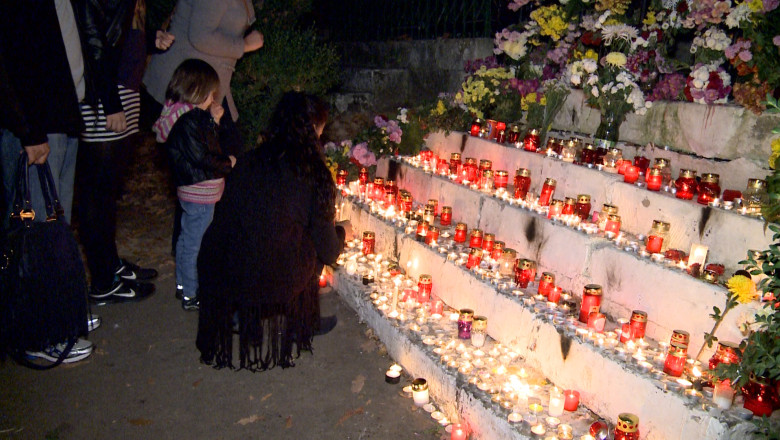 De Luminatie, cimitirele din Transilvania s-au umplut de lumina. Mii de lumanari au fost aprinse in memoria celor morti Imagine