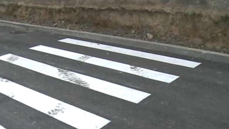 De pe trecerea de pietoni, direct in zid Imagine