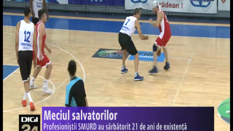 De ziua lor, salvatorii de la SMURD Bihor au jucat un meci de baschet cu CSM-U Oradea Imagine