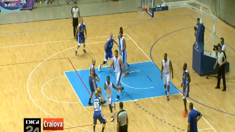 Debut dificil pentru baschetbalistii craioveni   Imagine