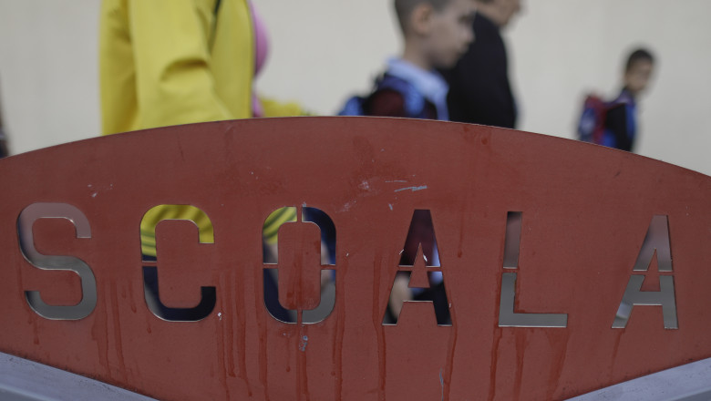 Deca: Elevii de religie catolica nu sunt obligati sa participe la cursuri intre 29 martie – 2 aprilie Imagine