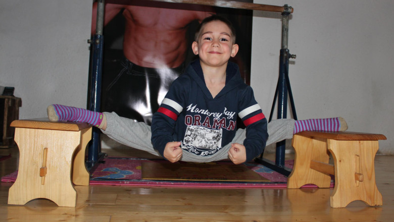 DECIZIA INSTANTEI. Cei doi copii pusi de tata sa faca exercitii de forta dificile raman in familie Imagine