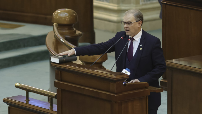 Declaratii conspirationiste si cu tenta rasista in Parlament. Senator AUR: „UE incurajeaza imigratia si metisarea rasiala” Imagine