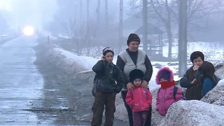 Decontare doar pe hartie. Elevii aproape ca isi platesc singuri costul navetei pana la scoala Imagine