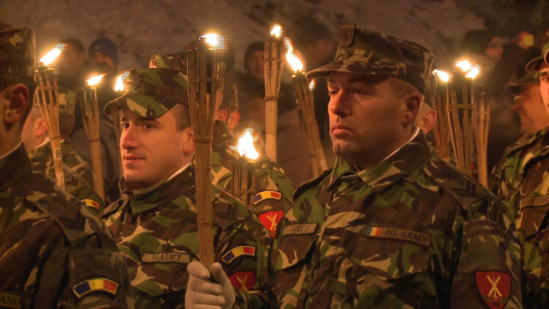 Defilare cu torte la Galati Imagine