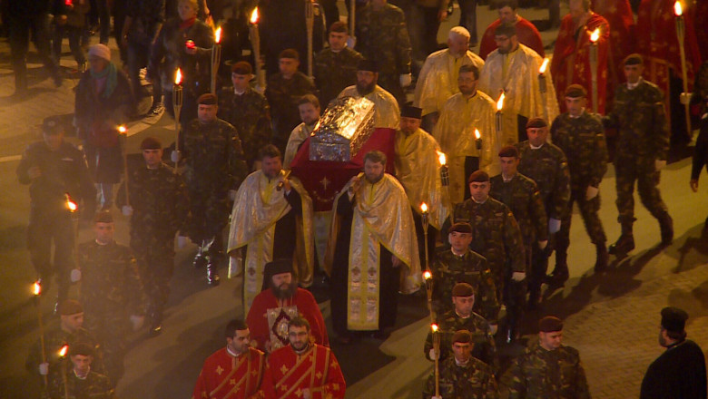 Defilari cu torte si procesiune religioasa in centrul Craiovei Imagine