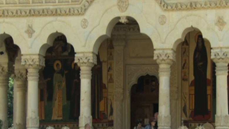 Defileul Jiului a fost deschis pentru pelerinii de la Lainici Imagine