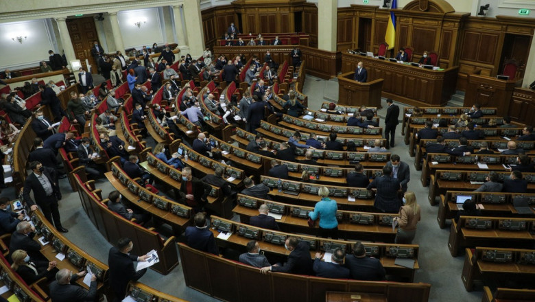 Demnitarii ucraineni vor fi obligati sa depuna declaratii de avere. Legea, adoptata la presiunile lui Zelenski si ale societatii civile Imagine