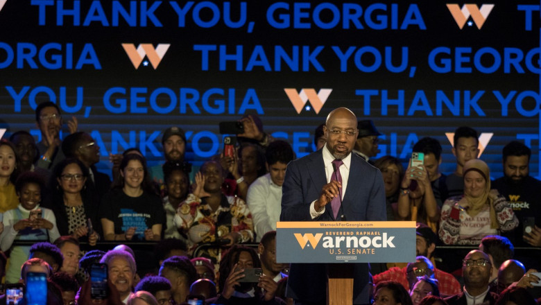 Democratii castiga inca un mandat in Senatul SUA si isi intaresc majoritatea fragila, dupa victoria lui Raphael Warnock in Georgia Imagine