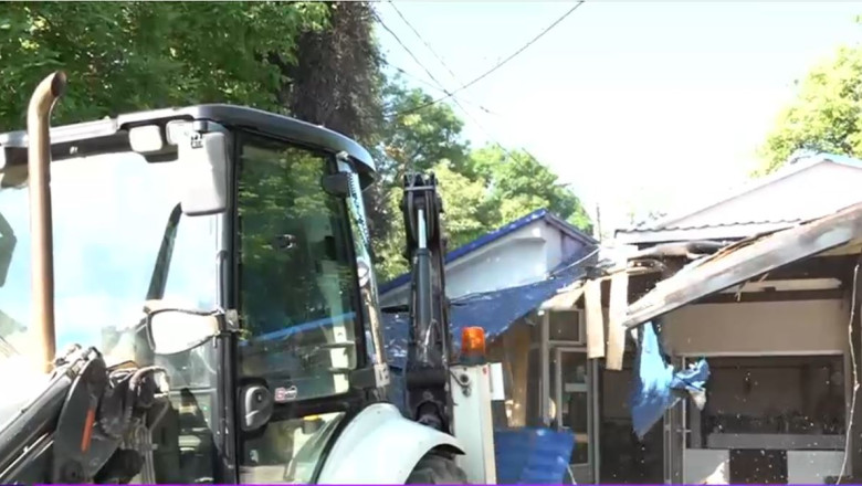 Demolare cu scandal, la Timisoara: Buldozerele Primariei au pus la pamant o pizzerie care functiona de 30 de ani fara autorizatie Imagine