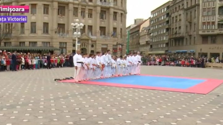 Demonstratii de Ziua Politiei in Piata Victoriei din Timisoara Imagine