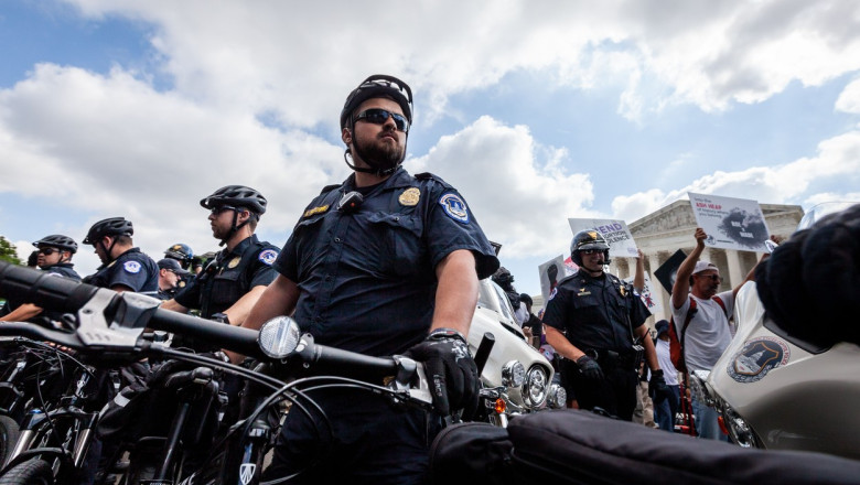 Departamentul Securitatii Interne din SUA avertizeaza ca sunt posibile activitati violente, dupa decizia Curtii Supreme privind avortul Imagine