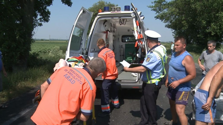 Depasire riscanta sfarsita pe targa, in ambulanta Imagine