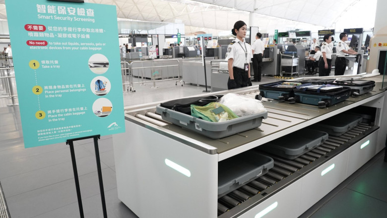 Deputata britanica, refuzata la intrarea in Hong Kong si trimisa acasa. Politiciana voia sa-si viziteze nepotul nou-nascut Imagine