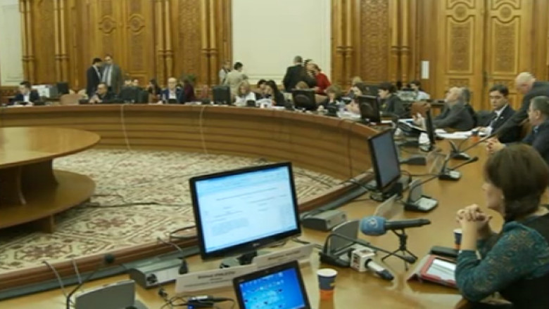 Deputatii contesta in instanta sanctiunea primita de la ANI pentru ca nu l-au revocat pe Petre Roman Imagine