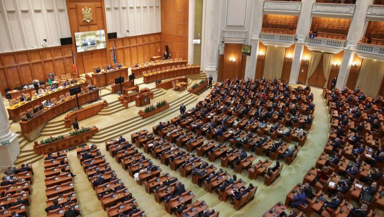 Deputatii si senatorii voteaza azi daca isi abroga pensiile speciale Imagine