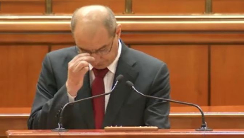 Deputatul UNPR Titi Holban a facut cinci cruci si a scapat. Alti parlamentari salvati de arest de catre colegi Imagine