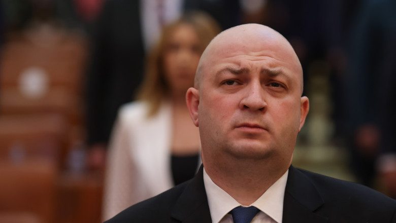 Deputatul Vexler renunta la Ordinul National pentru Merit dupa ce Nicusor Dan a contestat la CCR legea anti-extremism Imagine