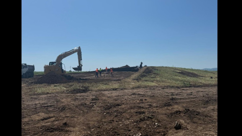 Descoperire arheologica importanta la Baicoi: Mormant vechi de 5.000 de ani, gasit pe santierul unui pasaj suprateran peste DN1