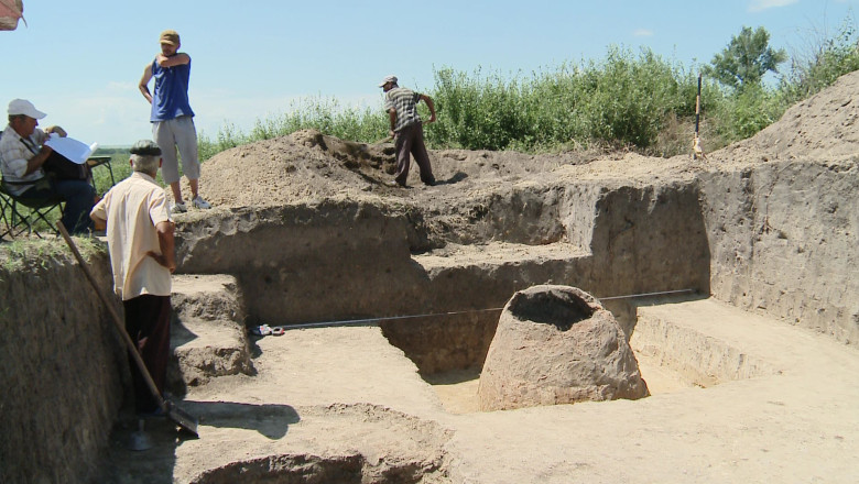 Descoperire arheologica. Un cuptor vechi de 1700 de ani, component al unei gospodarii din epoca bronzului, a fost scos la lumina, in localitatea Negrilesti Imagine