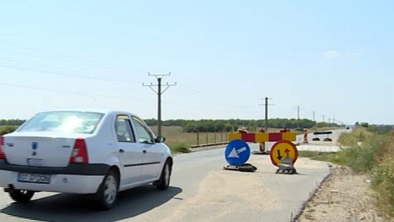 Desi craterele din asfalt inghit sume uriase, calitatea drumurilor scade in fiecare an Imagine