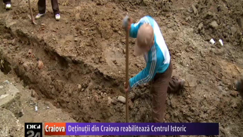 Detinuti de la Penitenciarul Craiova lucreaza la reabilitarea Centrului Istoric   Imagine