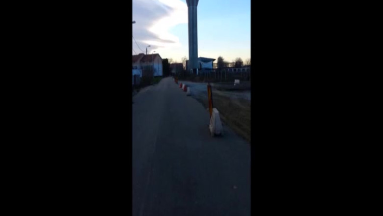 Detonare controlata in Oradea. Un cameraman amator a surprins momentul in care un turn de 41 de metri s-a prabusit Imagine