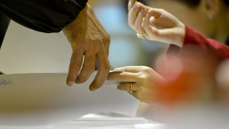 DEZBATERE Victor Ponta-Klaus Iohannis. Confruntarea pentru Cotroceni. Ce spun candidatii despre votul din strainatate, justitie, economie si politica externa Imagine