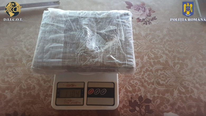 DEZVALUIRI. Columbienii care au vrut sa vanda cocaina extrasa din cafea au intrat in Romania ca turisti. Un roman i-a adus cu taxiul Imagine