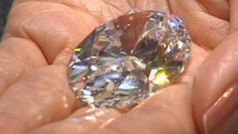 Diamant de 30 de milioane de dolari. Nestemata a fost vanduta la o licitatie organizata la Hong Kong Imagine
