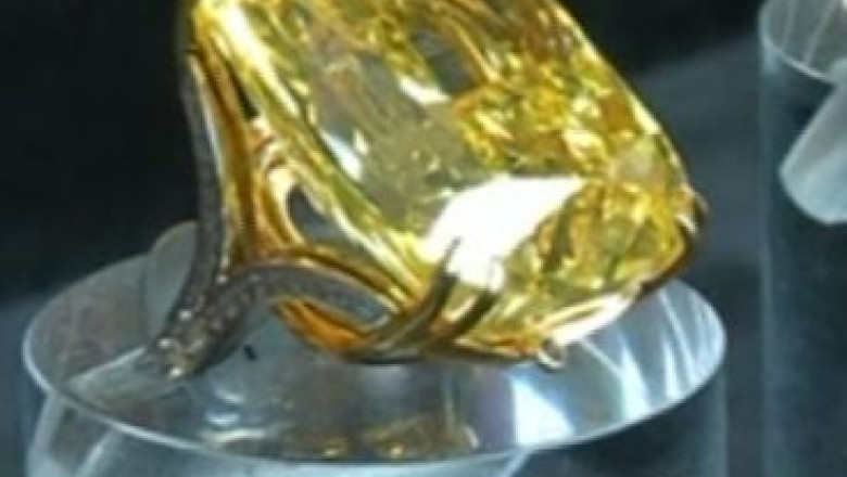 Diamant galben, vandut cu peste 16 milioane de dolari Imagine