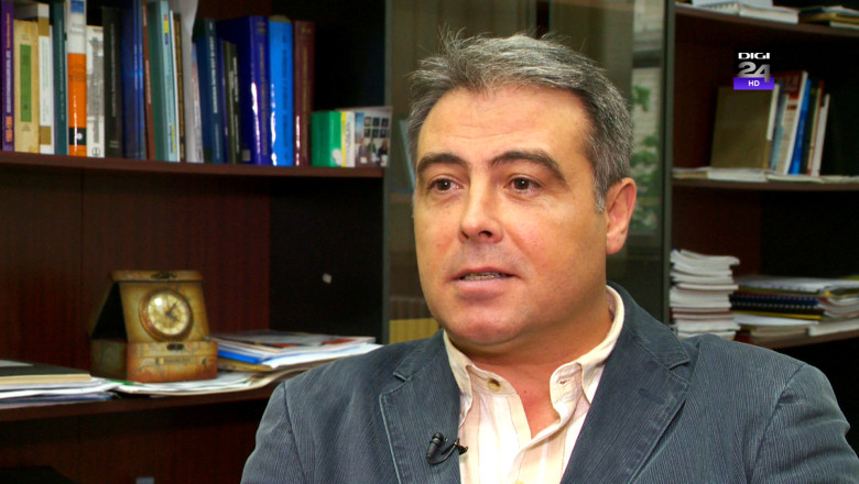 DIGICULT. Adrian Cioroianu: Nu mi-as dori sa vad doamne citind Dostoievski pe plaja Imagine